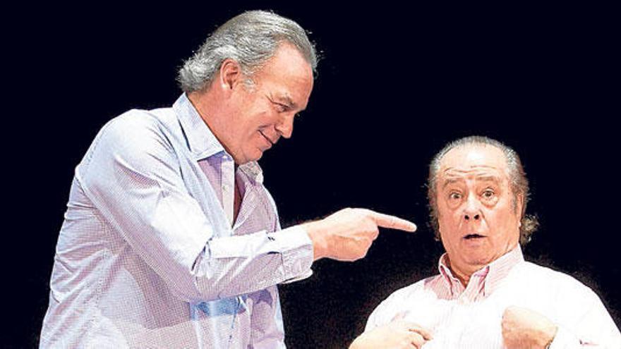 Bertín Osborne y Paco Arévalo, en plena actuación.