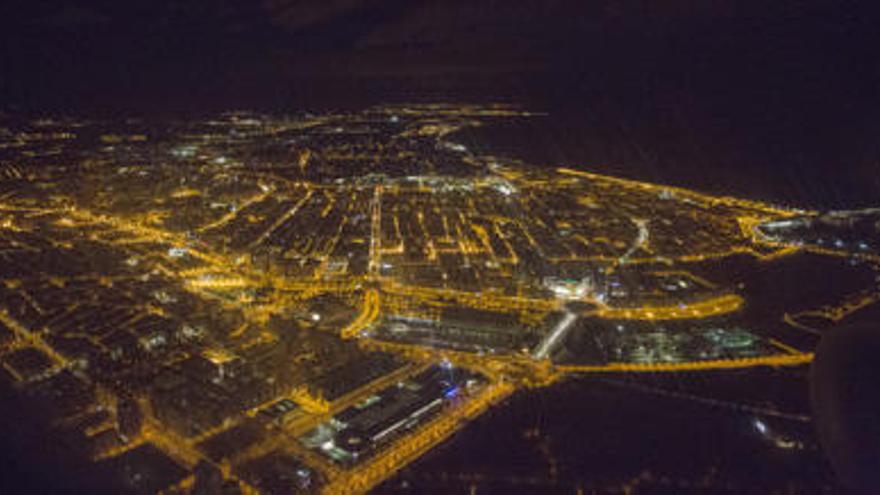 Vista aérea nocturna de la ciudad, en una imagen reciente.