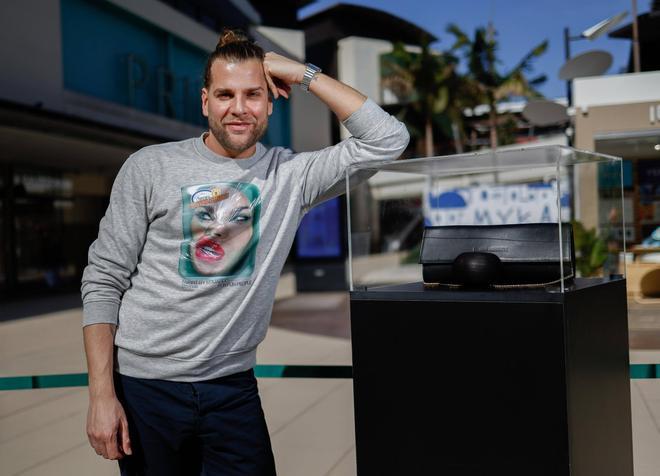 Eduardo Navarrete presenta su colección de bolsos 'Musas' en el centro comercial Bonaire