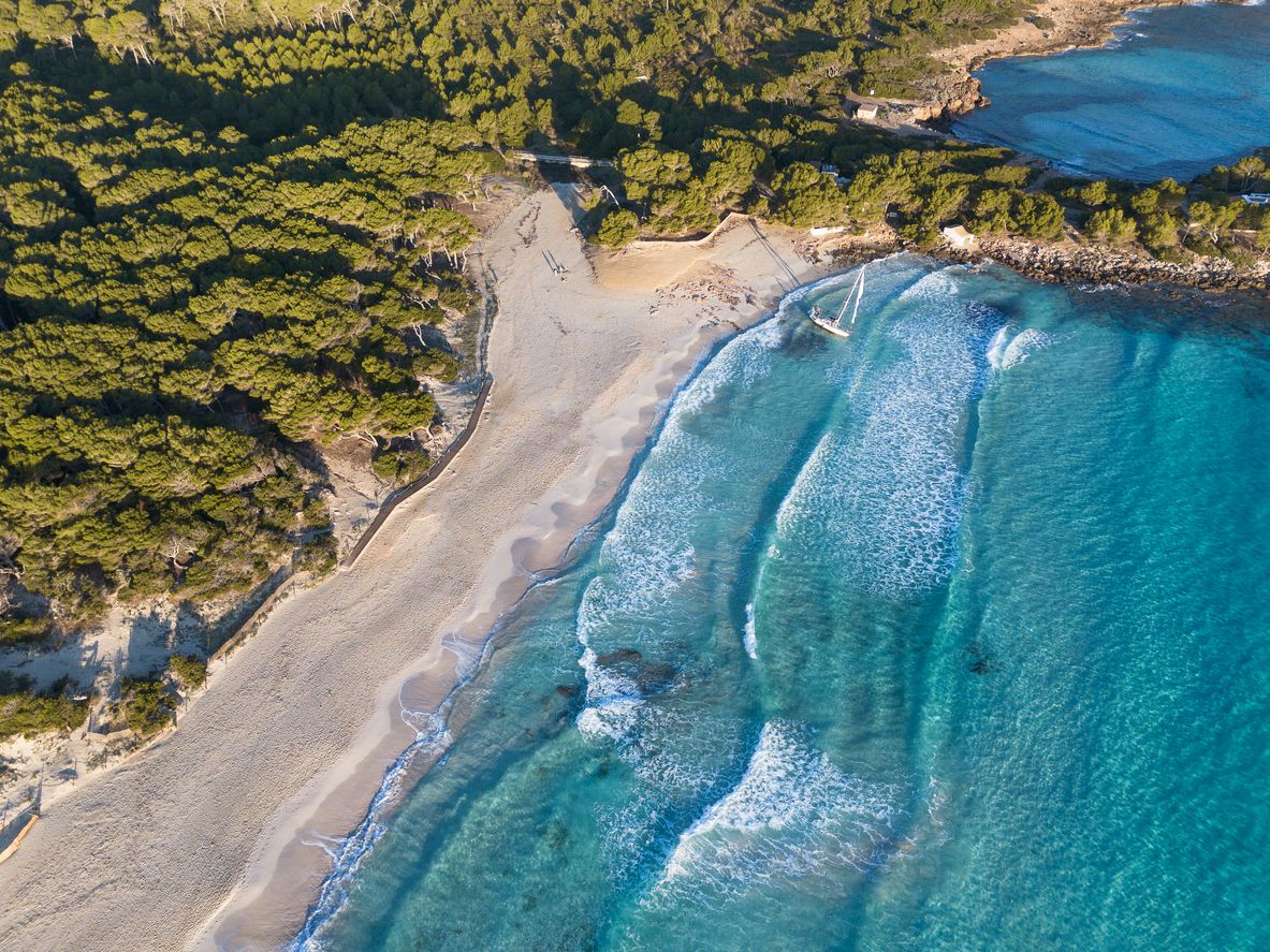 Así es la playa donde se ha grabado el último corto de Disney: está en España.