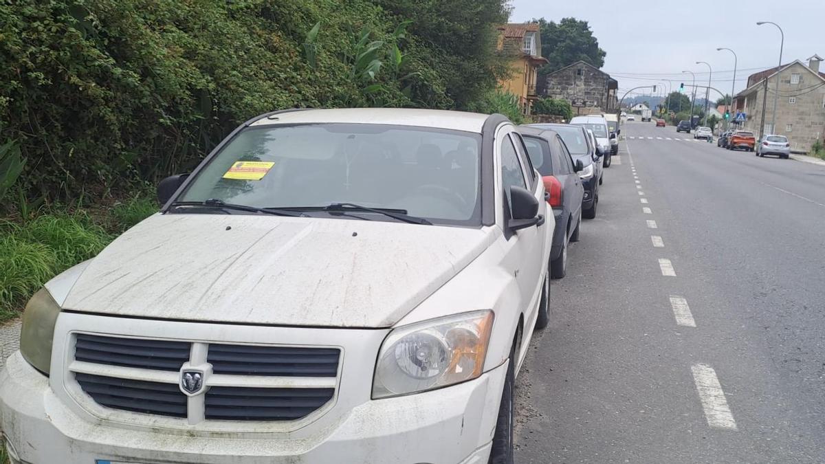 Uno de los coches notificados por la Policía Local en Redondela.