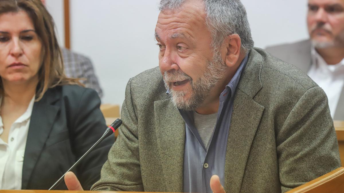 Andrés Navarro, durante un pleno del Ayuntamiento de Torrevieja