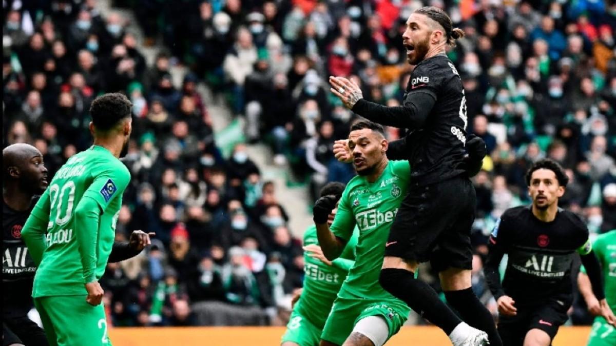 Sergio Ramos, durante su debut con el PSG frente al Saint-Étienne