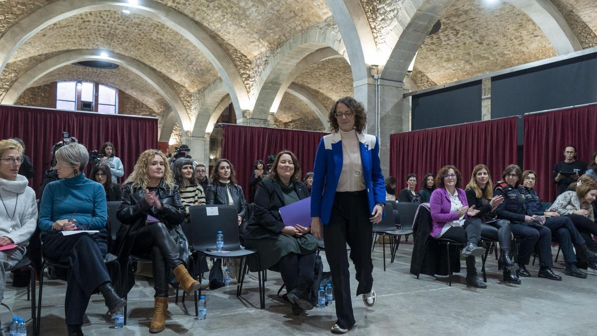 La consellera d'Igualtat, Tània Verge, durant la presentació del nou servei al Museu de l'Aigua i el Tèxtil de Manresa