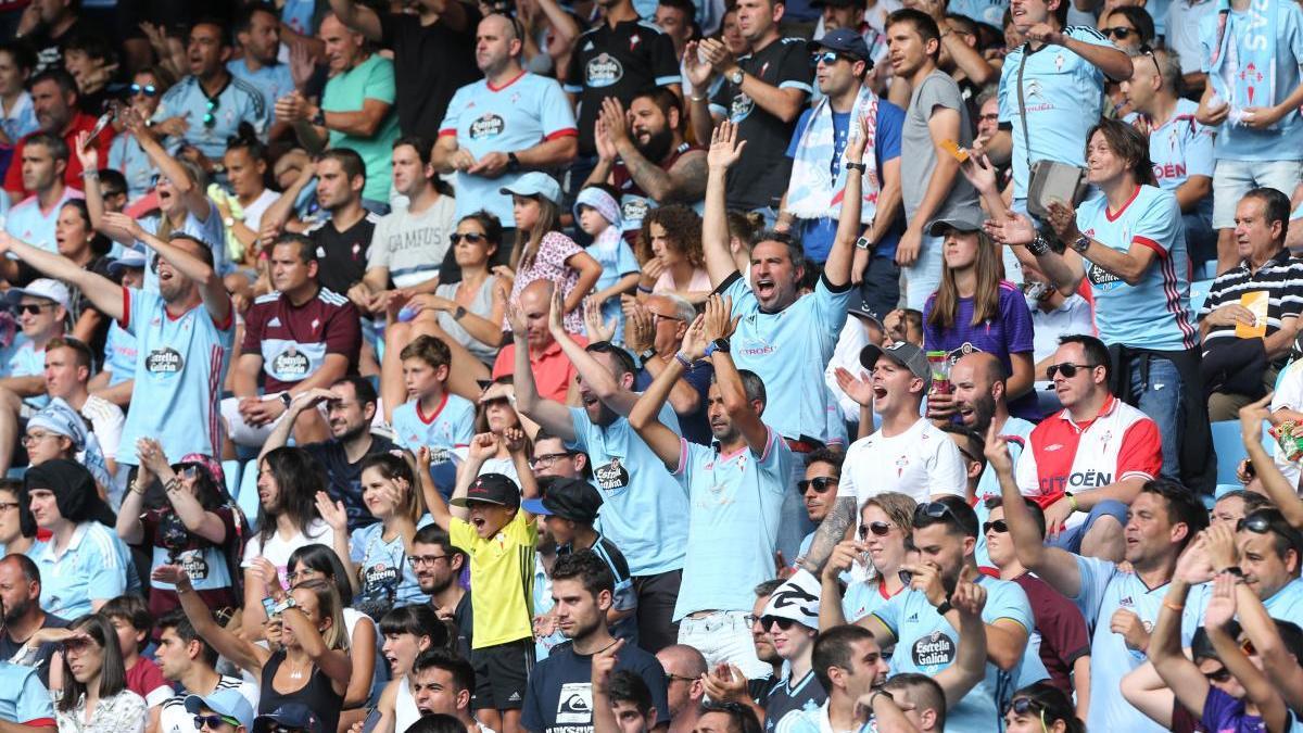 Aficionados del Celta en el partido contra el Real Madrid en Balaídos / Alba Villar