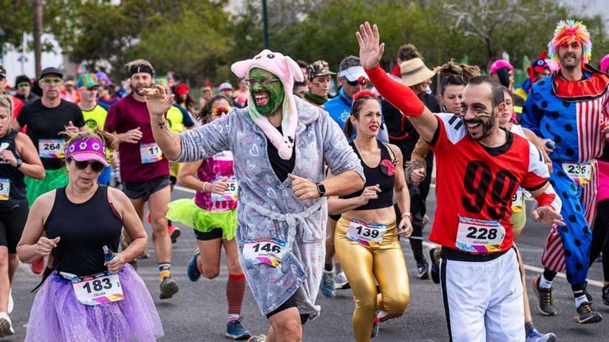 Claudio González y Marta Bazán triunfan en la Carrera de Mascaritas de Tinajo