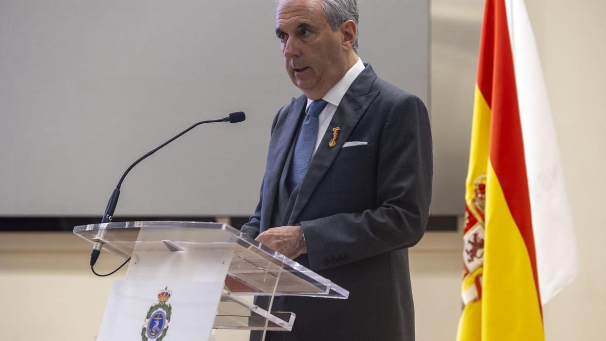Juan Riva, durante su discurso de ingreso en la Real Academia del Mar.