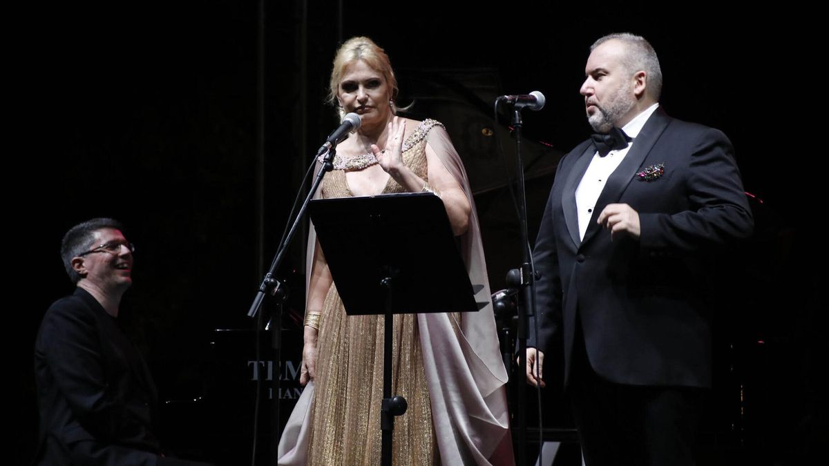 Ainhoa Arteta y Luis Santana.