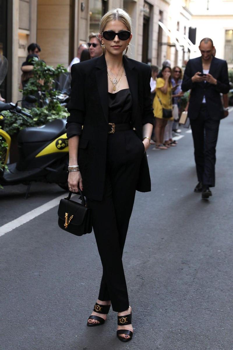Caroline Daur, con un 'total look' de Versace