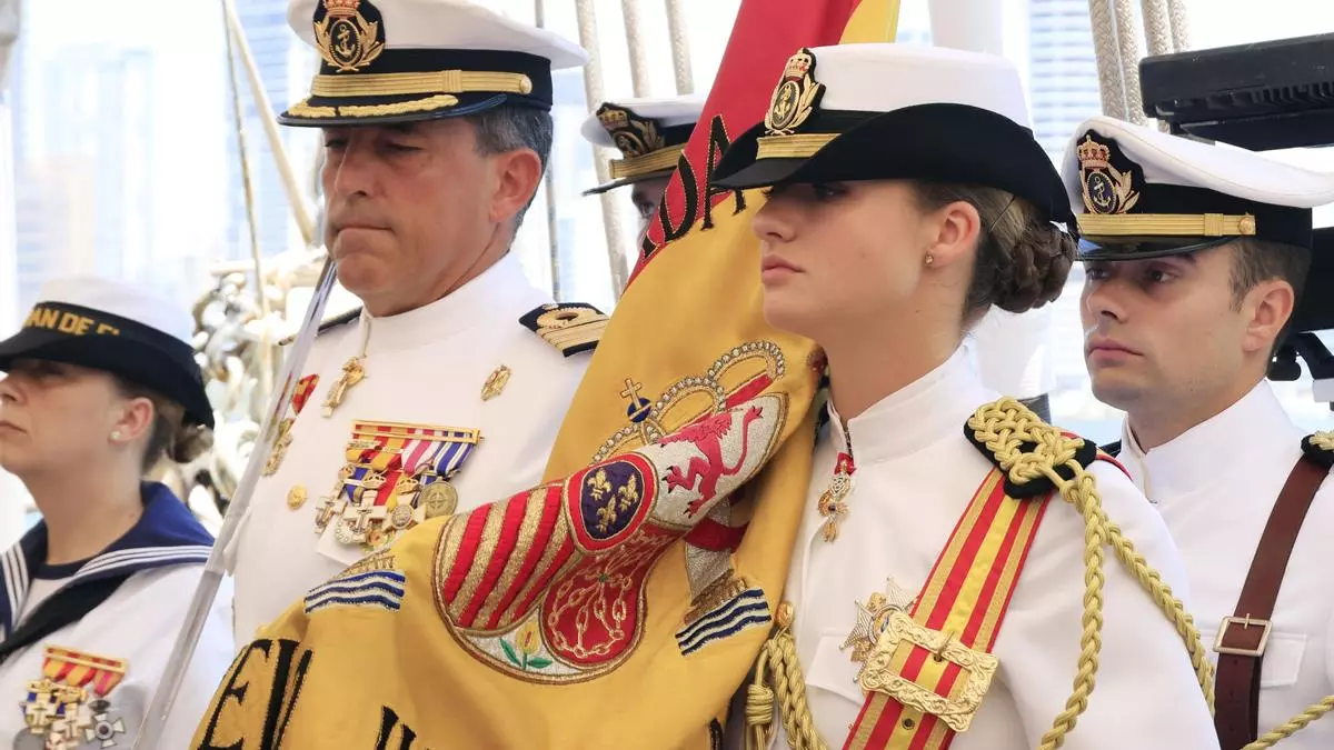 La princesa Leonor, abanderada en una jura de bandera en el Juan Sebasti芍n Elcano en Cartagena de Indias