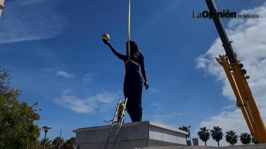 Instalación de Venus en la entrada del Puerto de Málaga