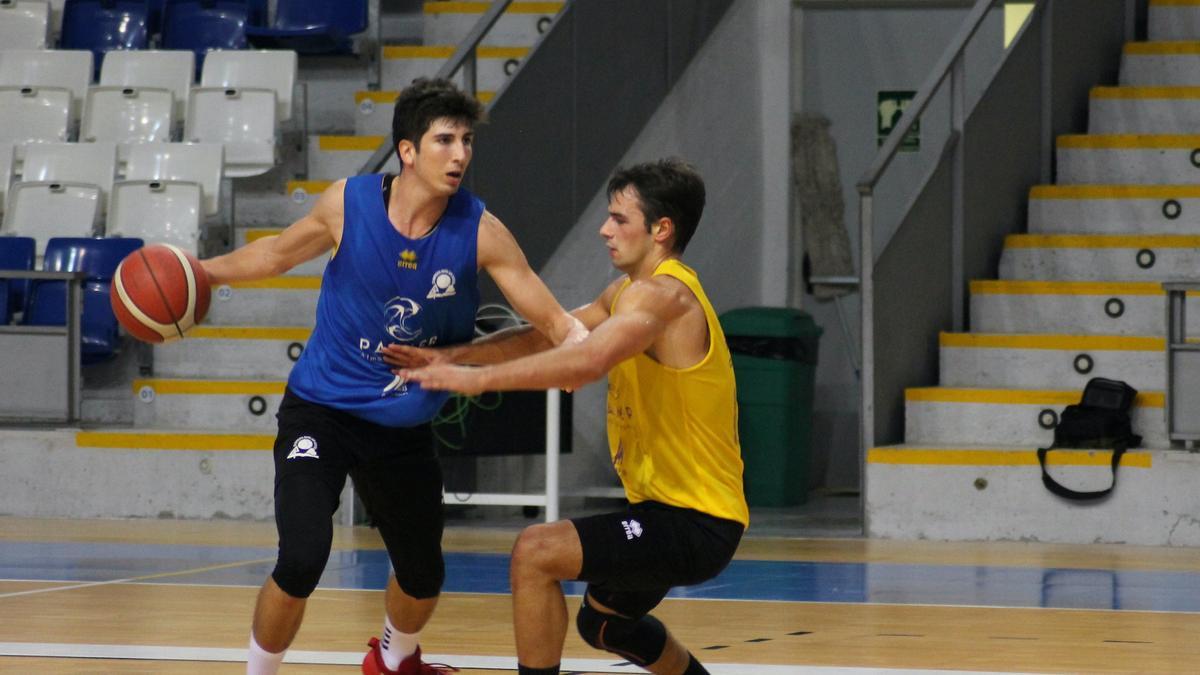 Marc Peñarroya y Joan Feliu, durante el entrenamiento de ayer en Son Moix.