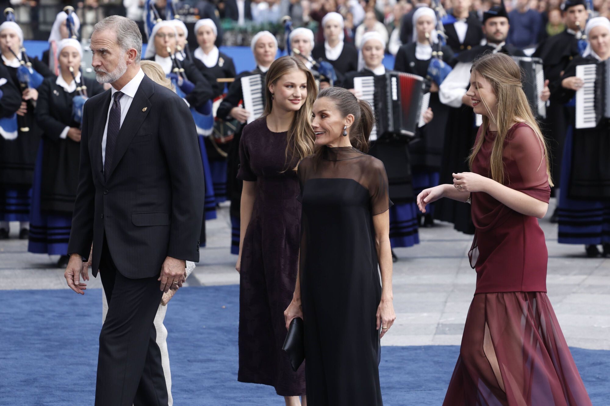 EN IMÁGENES: Así fue la llegada de los invitados a los premios "Princesa de Asturias" y su paso por la alfombra azul