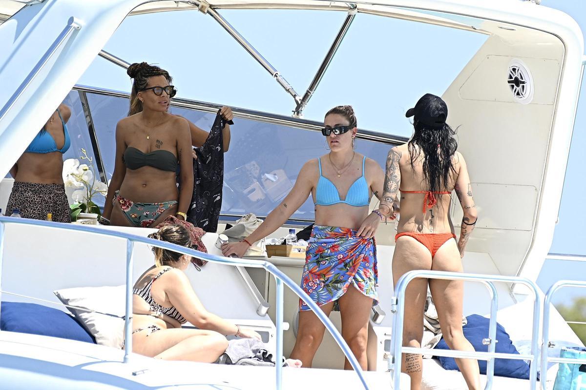 Así han disfrutado las campeonas del mundo de fútbol en un barco en Ibiza Así han disfrutado las campeonas del mundo de fútbol en un barco en Ibiza