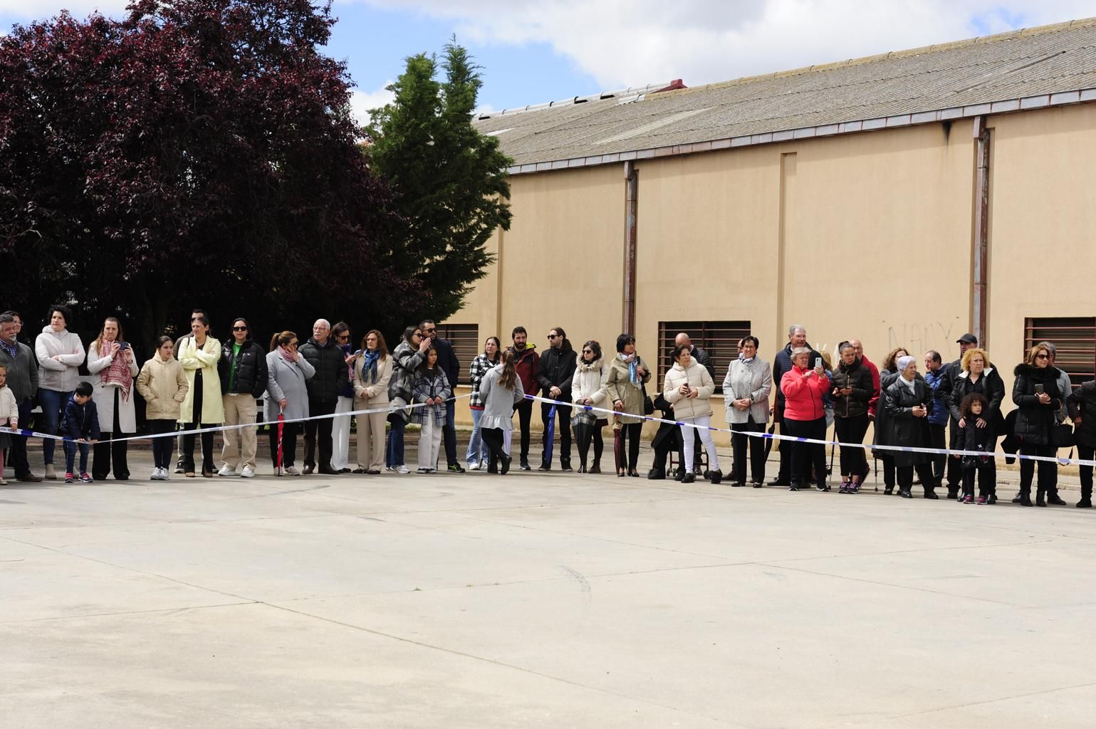 Izado de bandera en Burganes de Valverde