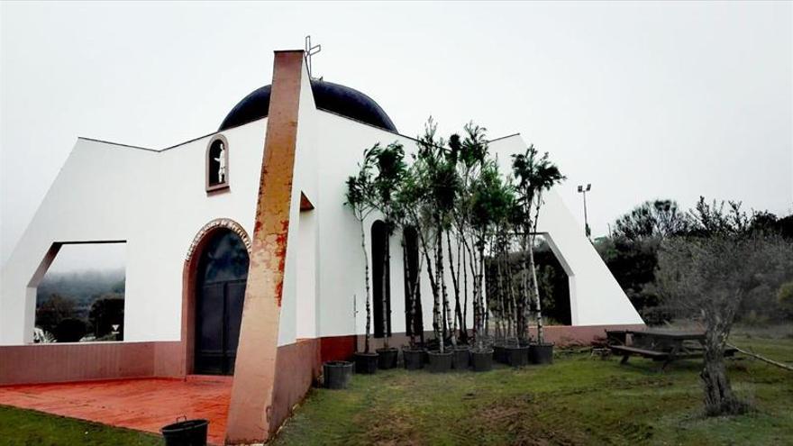 Plantan árboles en el entorno de la ermita de San Isidro