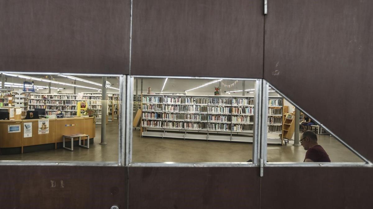 La biblioteca central de Badalona, una de las tres que cerrará.