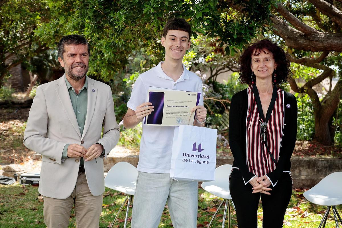 La Universidad de La Laguna reconoce a las treinta mejores notas de la PAU La Universidad de La Laguna reconoce a las treinta mejores notas de la PAU