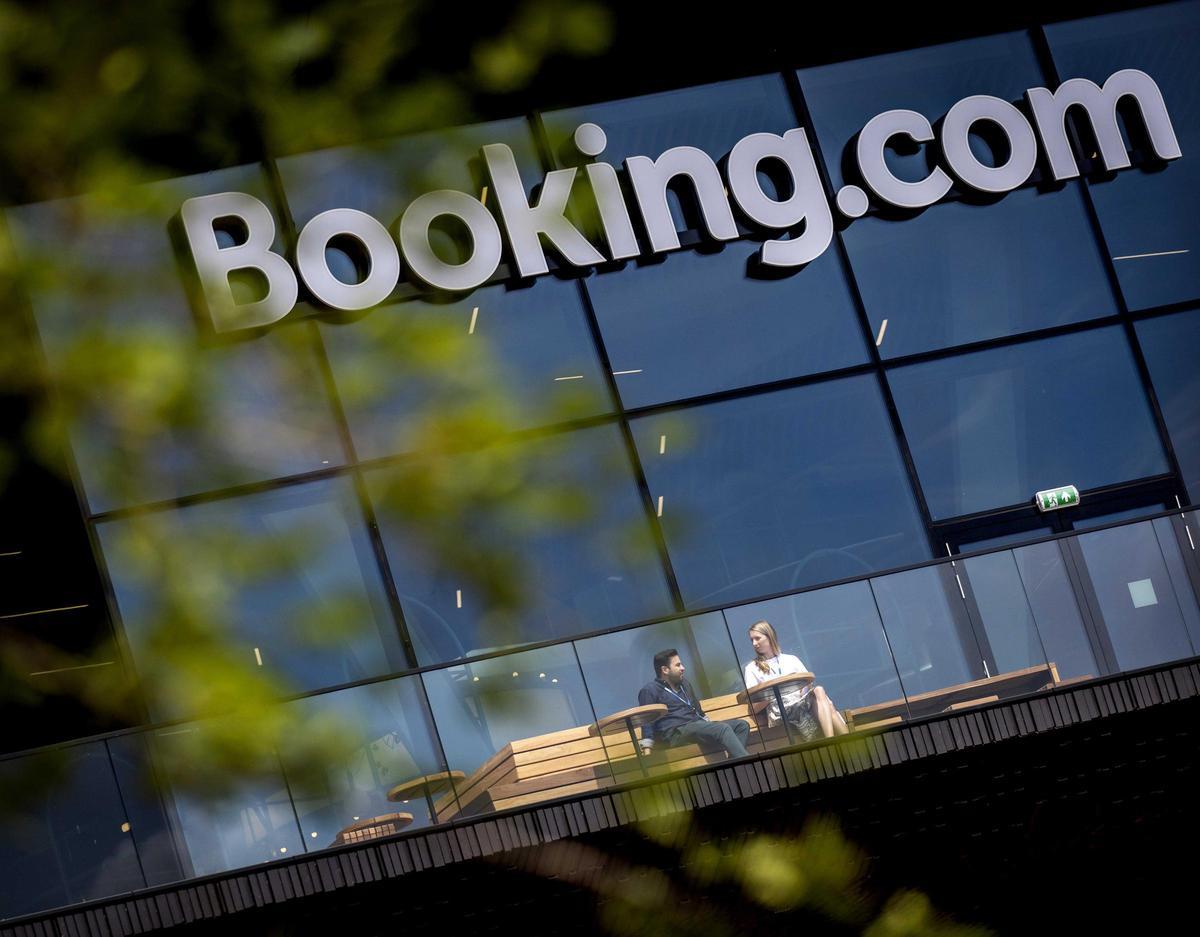 L’Audiència suspèn la multa de 413 milions de la CNMC a Booking L’Audiència suspèn la multa de 413 milions de la CNMC a Booking