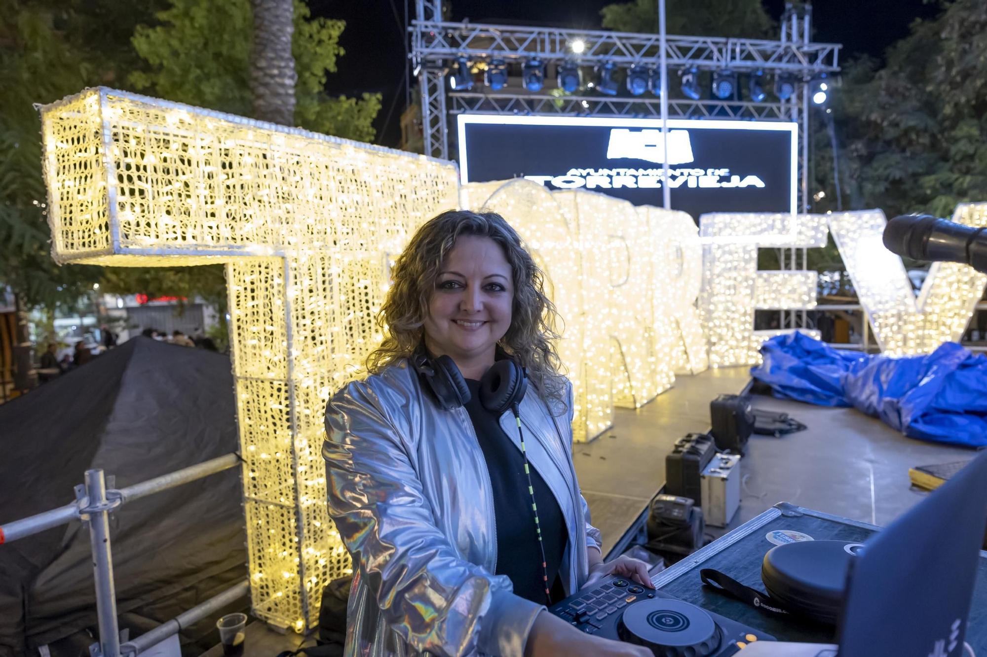 Fiesta multitudinaria de encendido de la iluminación de fiestas patronales y Navidad en Torrevieja