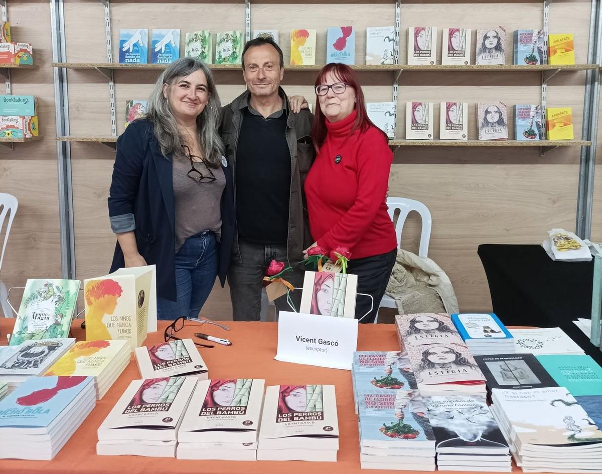 Amelia Díaz Benlliure con Vicent Gascó y Mònica Mira.