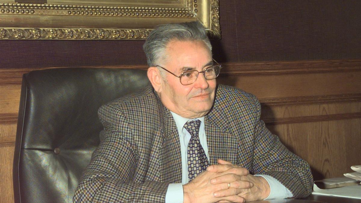 4 ENERO 1999 , MIGUEL PEREZ VIGUERA , PRESIDENTE DE LA DIPUTACION