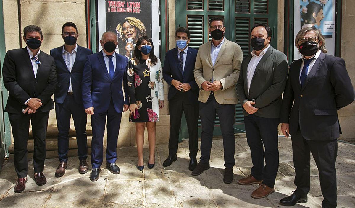 Los concejales del Ayuntamiento de Alicante José Luis Berenguer y Adrián Santos Pérez; el diputado y alcalde de Mutxamel, Sebastián Cañadas; la vicepresidenta y el presidente de la Diputación, Julia Parra y Carlos Mazón; Javier Gutiérrez, portavoz de Cs en la Diputación; Juan Francisco Pérez Llorca, diputado y alcalde de Finestrat; y Javier Sendra, diputado y alcalde de Planes.