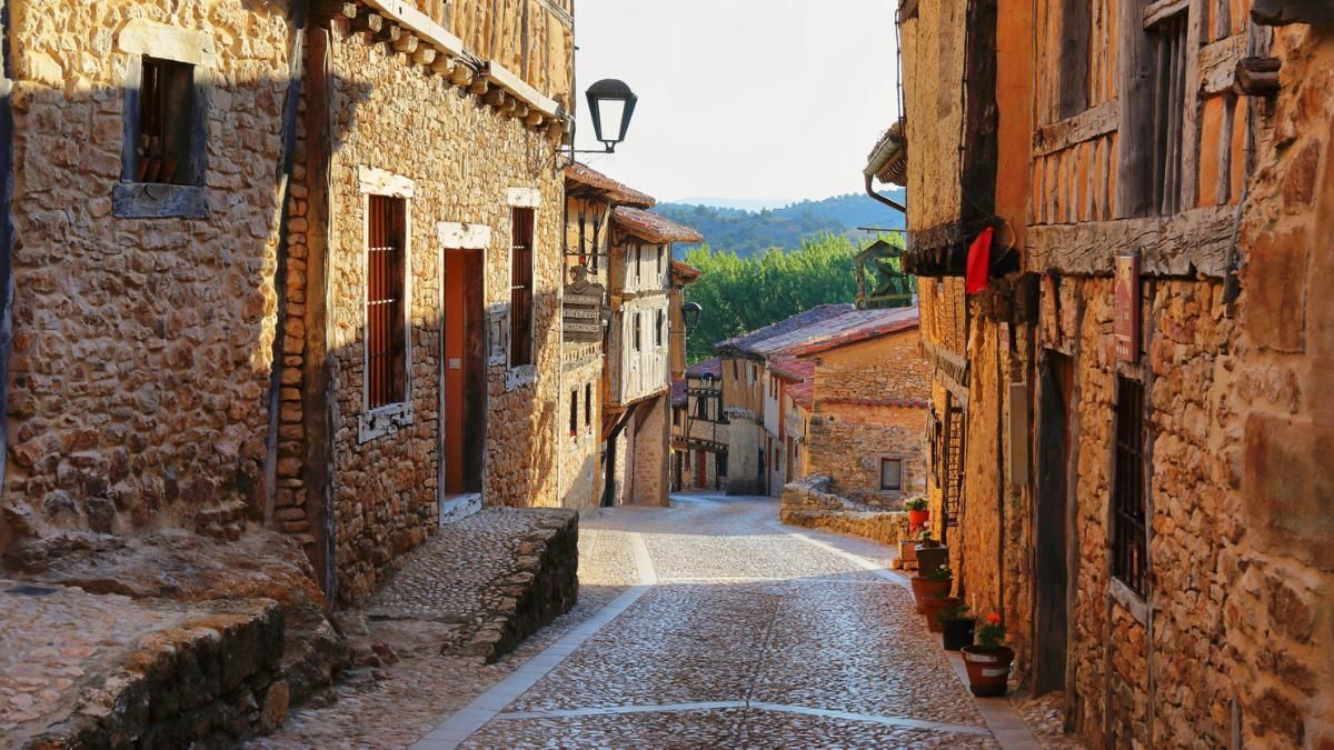 El pueblo medieval fortificado que se encuentra en lo alto de Soria