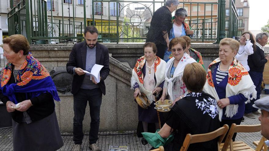 As Pandereteiras de Zobra, nun recoñecemento en Lalín, en 2017. | Bernabé/Javier Lalín