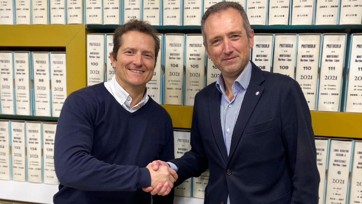 Por la izquierda, Jaime León y David González, tras la firma del préstamo participativo.