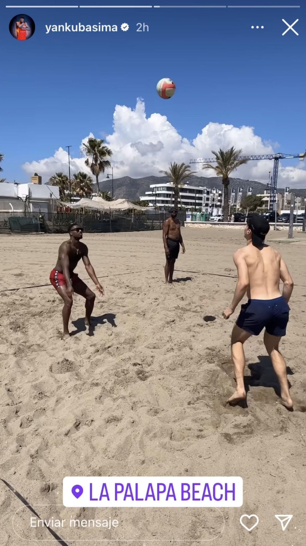 El Unicaja se divirtió este sábado en la playa.