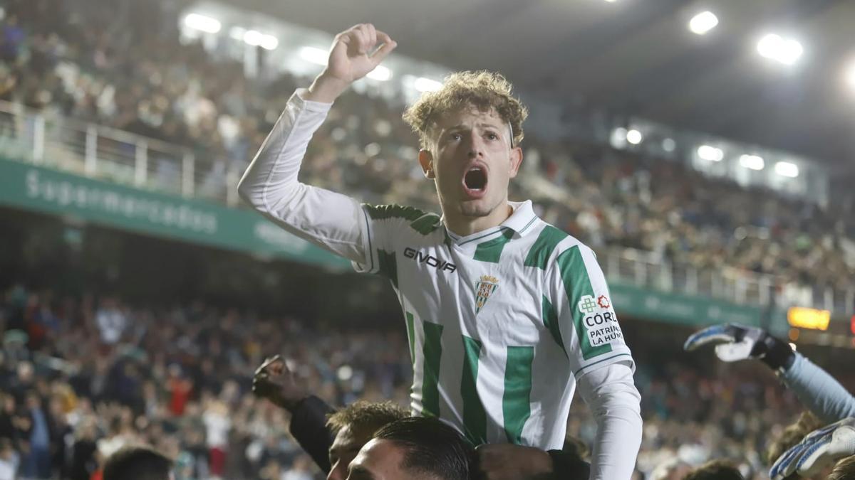 Simo celebra su gol, el segundo del Córdoba CF ante el Castellón, en diciembre del 2023.