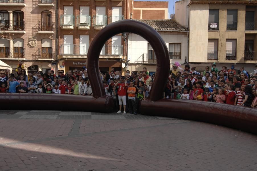 Los toros hinchables llenaron las calles