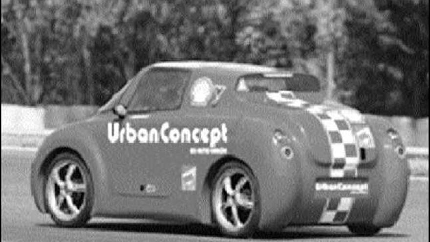 El prototipo, durante unas pruebas en el circuito francés de Nogaro.