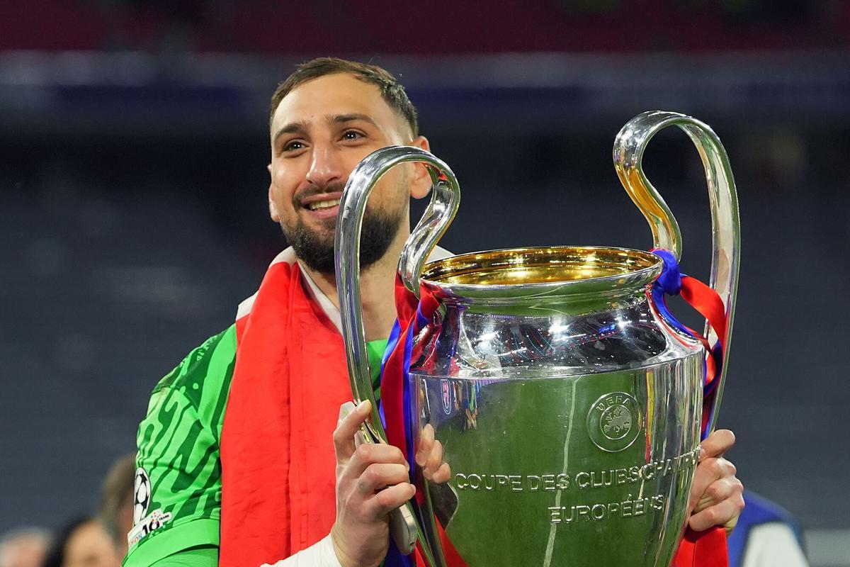 PSG's goalkeeper Gianluigi Donnarumma shows the trophy after  the Uefa Champions League Final soccer match between Paris Saint Germain and FC Inter  at Allianz Arena  in Munich , Germany -  Saturday May 31, 2025 . Sport - Soccer (Photo by Spada/LaPresse)
