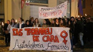 undefined51394729 pla general de la cap alera de la manifestaci  feminista a m191215223756