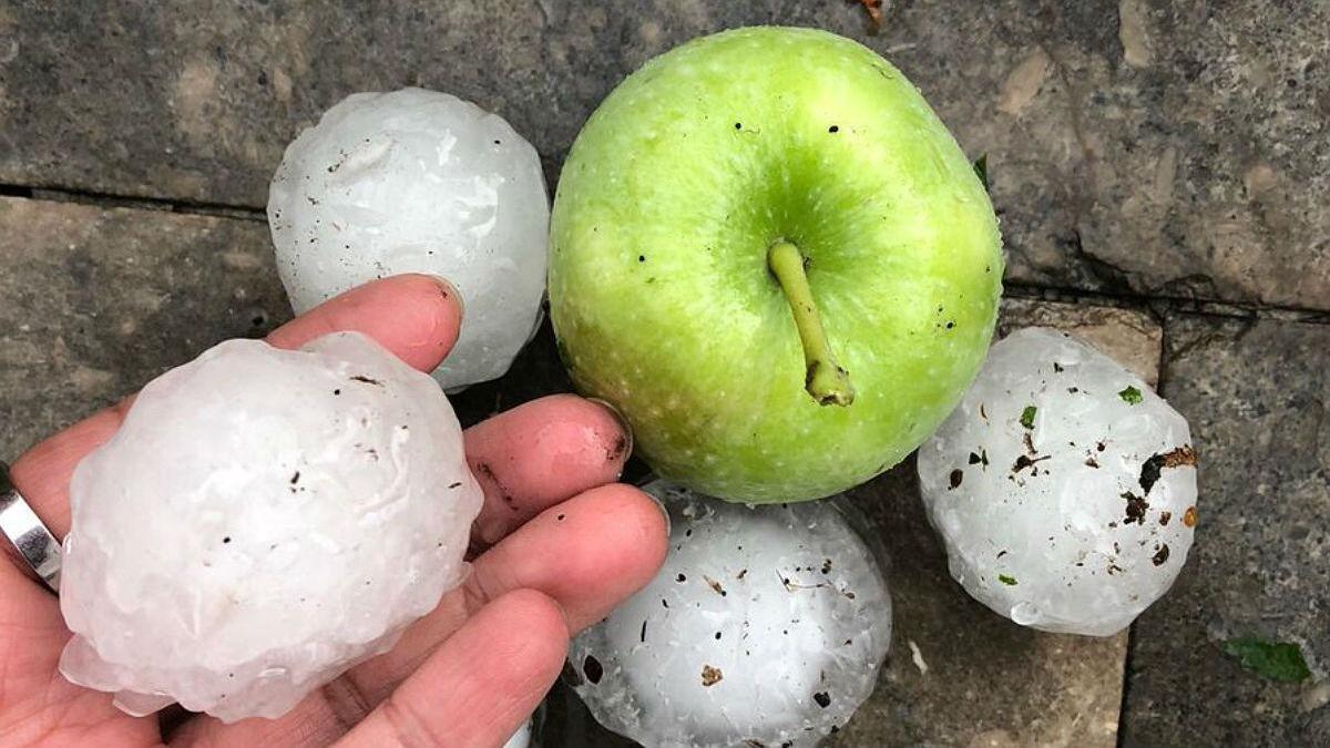 Intensa granizada en Berga con piedras del tamaño de un huevo