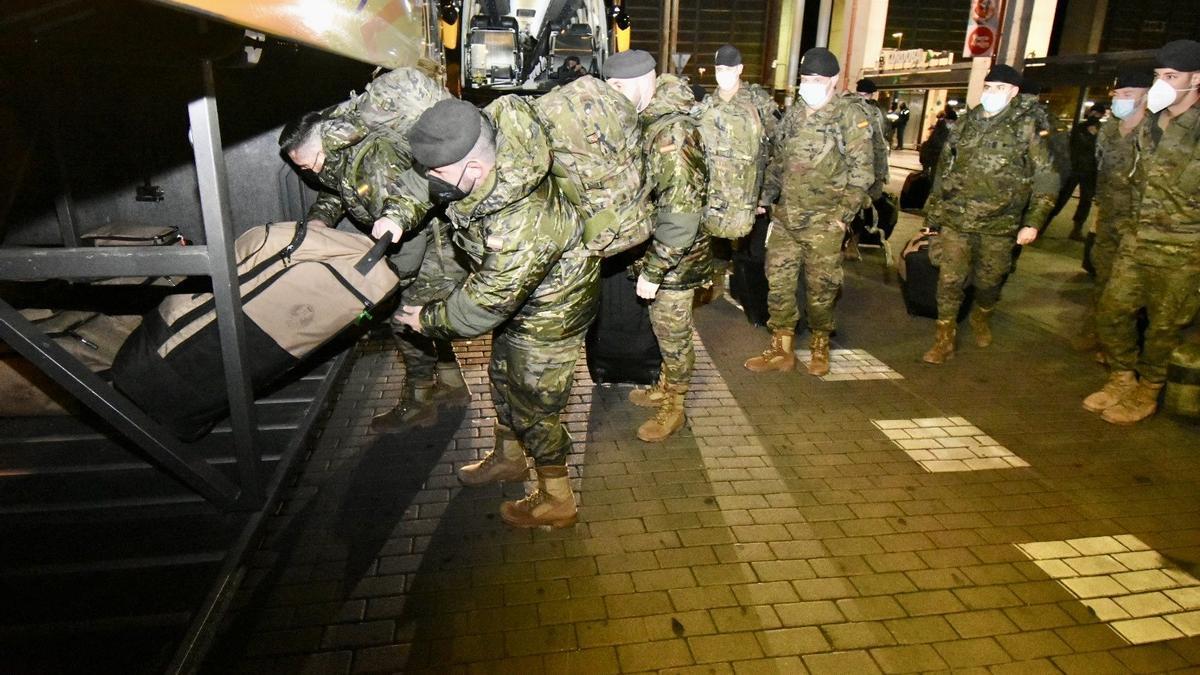 El segundo grupo de militares parte hacia Letonia para una misión de la OTAN.