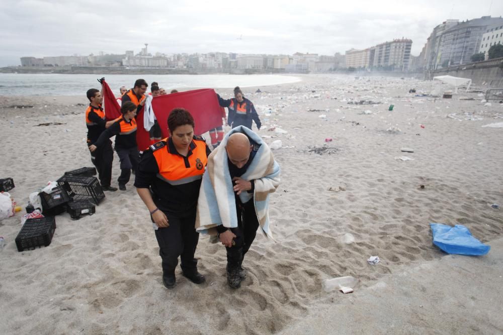 Rescate en la playa del Orzán tras San Juan