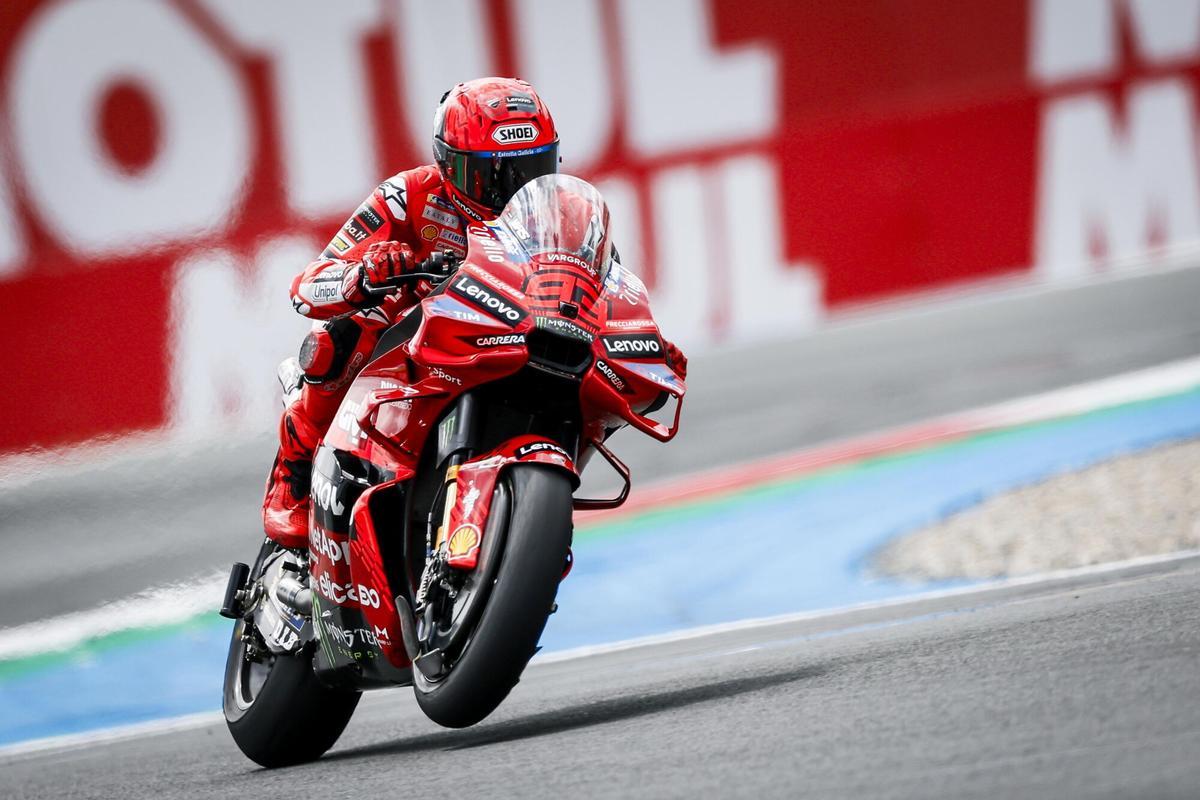 Assen (Netherlands), 29/06/2025.- Marc Marquez from Spain on his Ducati in action on his way to win the MotoGP race at the 100th Edition of the Motorcycling TT Assen in Assen, The Netherlands, 29 June 2025. (Motociclismo, Países Bajos; Holanda, España) EFE/EPA/VINCENT JANNINK