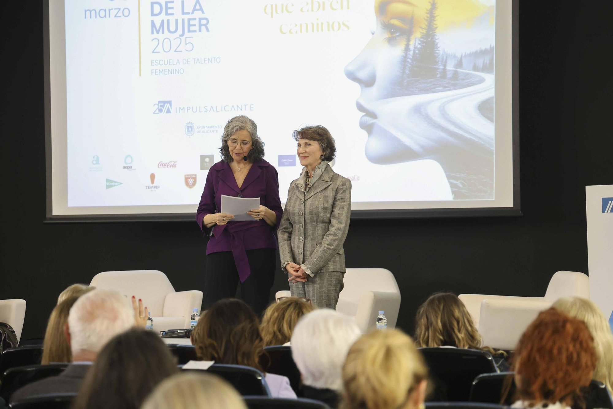"Mujeres que abren caminos"