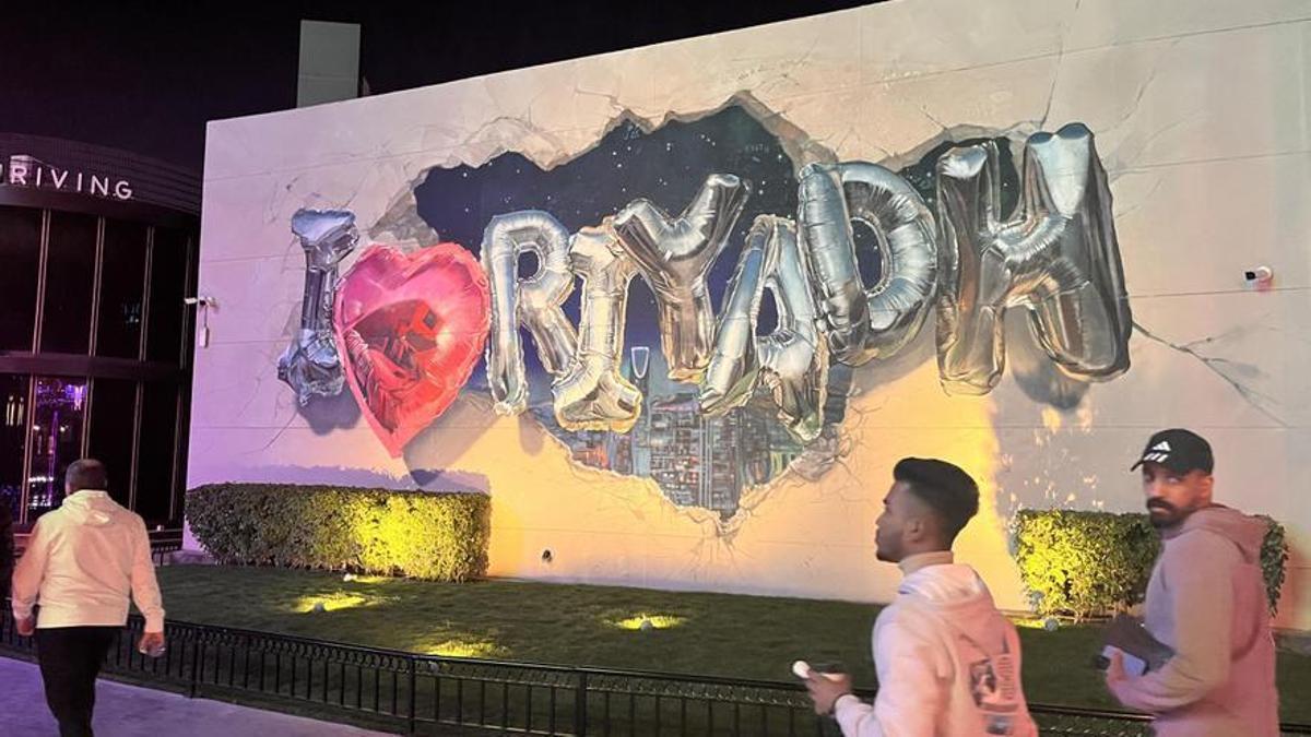 Un mural en el Boulevard City, uno de los principales centros recrativos de Riad, la capital de Arabia Saudí.