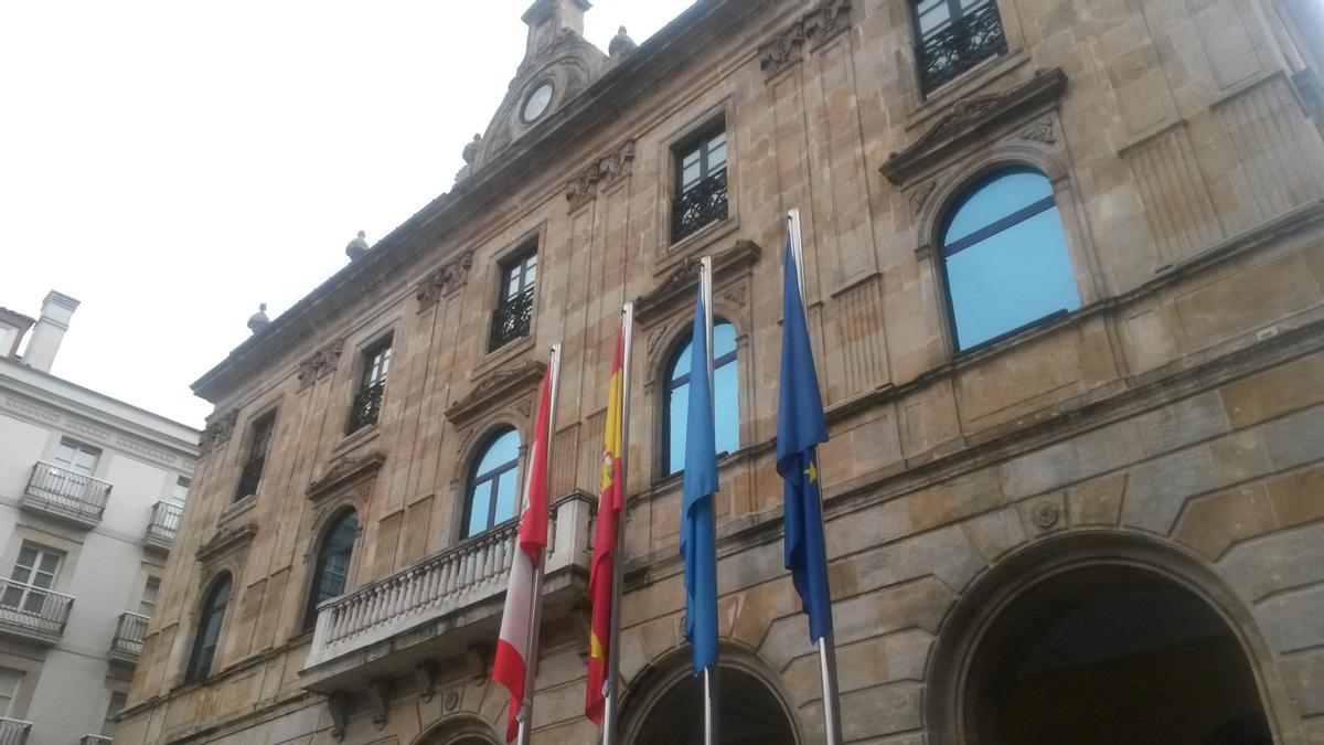 Fachada del Ayuntamiento de Gijón.