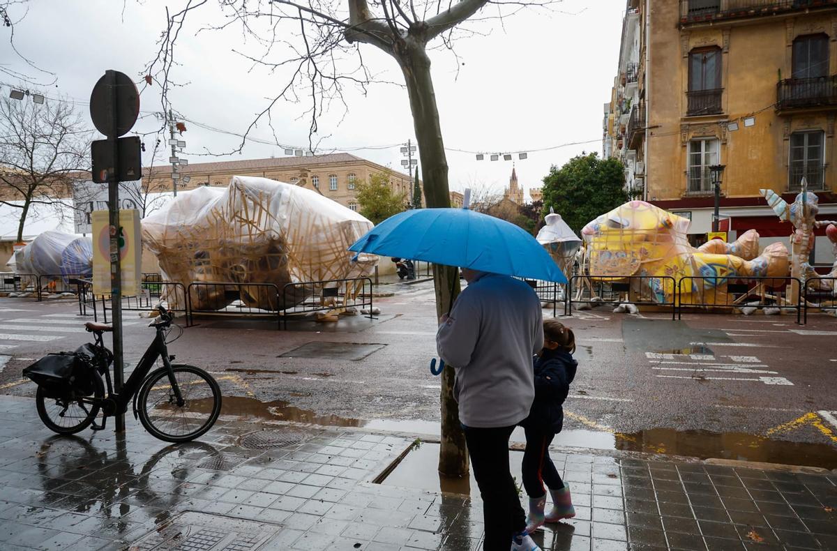 Las primeras piezas de la falla Exposición  ya están en la calle