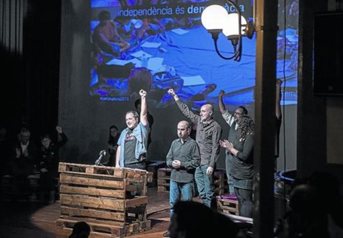 David Fernàndez, ahir, durant la seva intervenció al Casino l’Aliança del Poblenou. David Fernàndez, ahir, durant la seva intervenció al Casino l’Aliança del Poblenou.