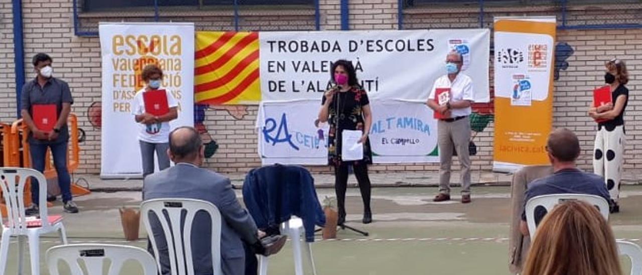 El colegio Altamira de El Campello acoge la Re-trobada d’Escoles en Valencià de l’Alacantí y respalda al colegio Mediterráneo