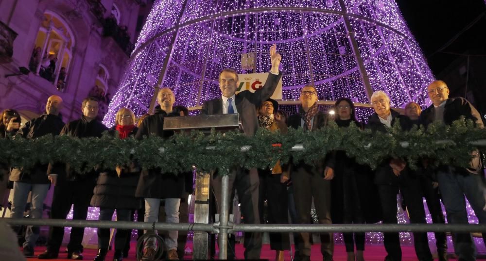 Ya es Navidad en Vigo: 10 milllones de luces para marcar una historia. // A. Villar | J. Lores | J. Álvarez | C. Delgado | M. Romero