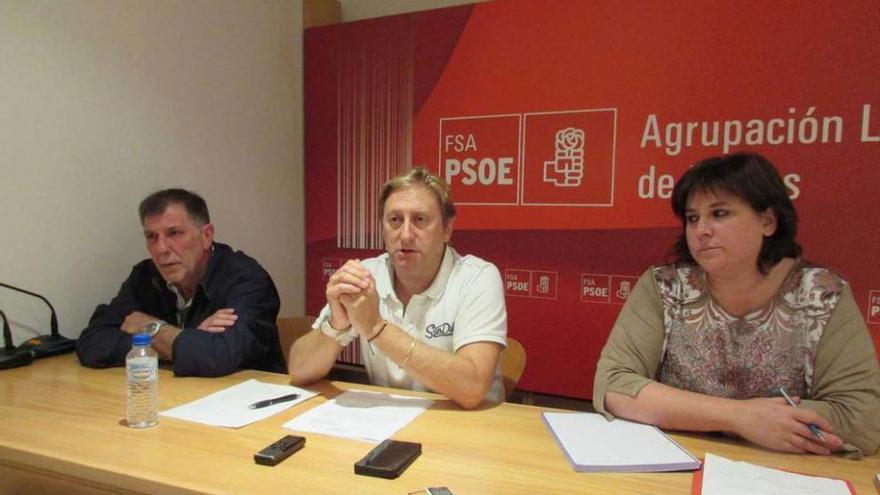 Por la izquierda, Emilio Carrera, José Manuel Herrero y Sandra García, durante la rueda de prensa de ayer.