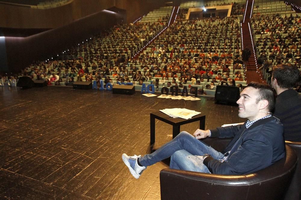 1.200 niños entrevistan con FARO a Iago Aspas