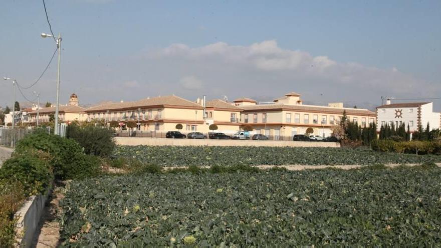 Un grupo de viviendas adosadas en el Camino de los Chaparros en la zona de Tiata.